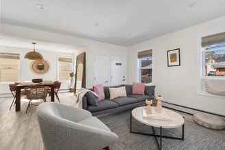 136 Main St in Warren, RI - Building Photo - Building Photo