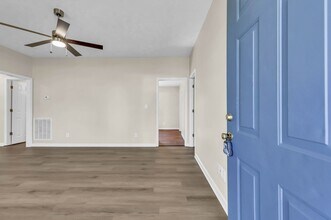 1006 Bobcat Dr in Clarksville, TN - Foto de edificio - Building Photo