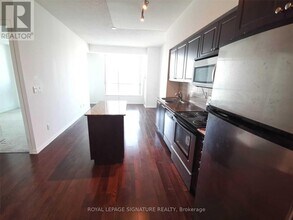 215 Fort York Blvd in Toronto, ON - Building Photo - Building Photo