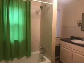 62 Heath St, Unit 2nd floor Heath St. in Hartford, CT - Building Photo