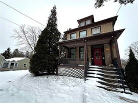 32 Lake Ave in Auburn, NY - Building Photo
