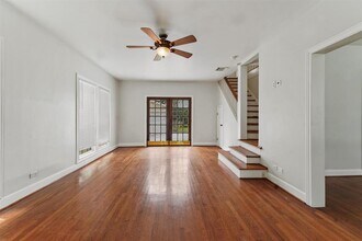 3913 University Blvd in Houston, TX - Foto de edificio - Building Photo