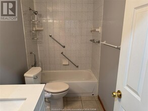 2643 Carissa Ave in Windsor, ON - Building Photo - Building Photo