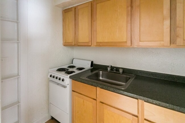 562 W Arlington Pl, Unit 603 in Chicago, IL - Building Photo - Building Photo