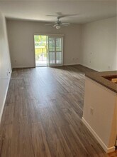 280 Crestwood Cir-Unit -203 in Royal Palm Beach, FL - Foto de edificio - Building Photo