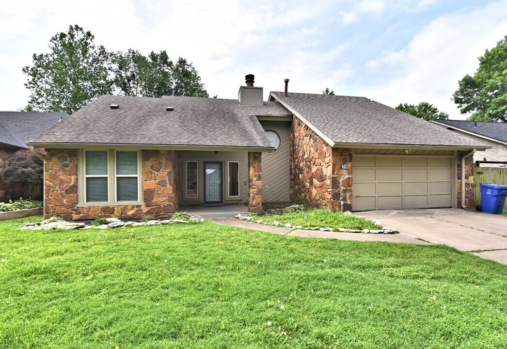 2309 W Oakridge St in Broken Arrow, OK - Building Photo