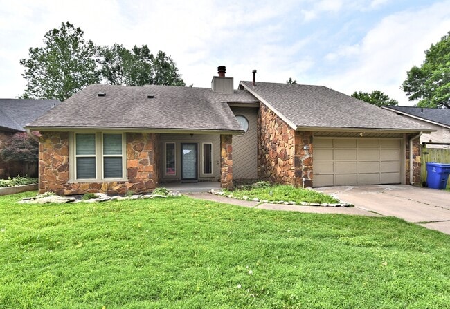 property at 2309 W Oakridge St