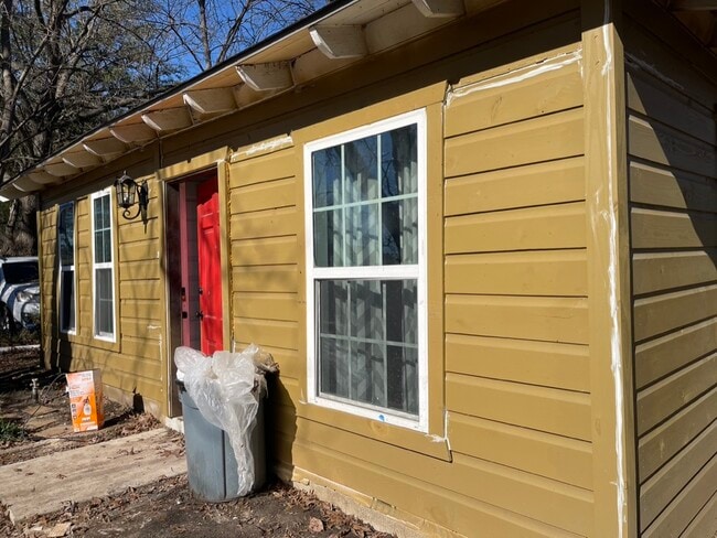 559 W Redbud Ln in Lancaster, TX - Building Photo - Building Photo