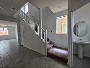7376 Pioneer Way in Las Vegas, NV - Building Photo - Building Photo