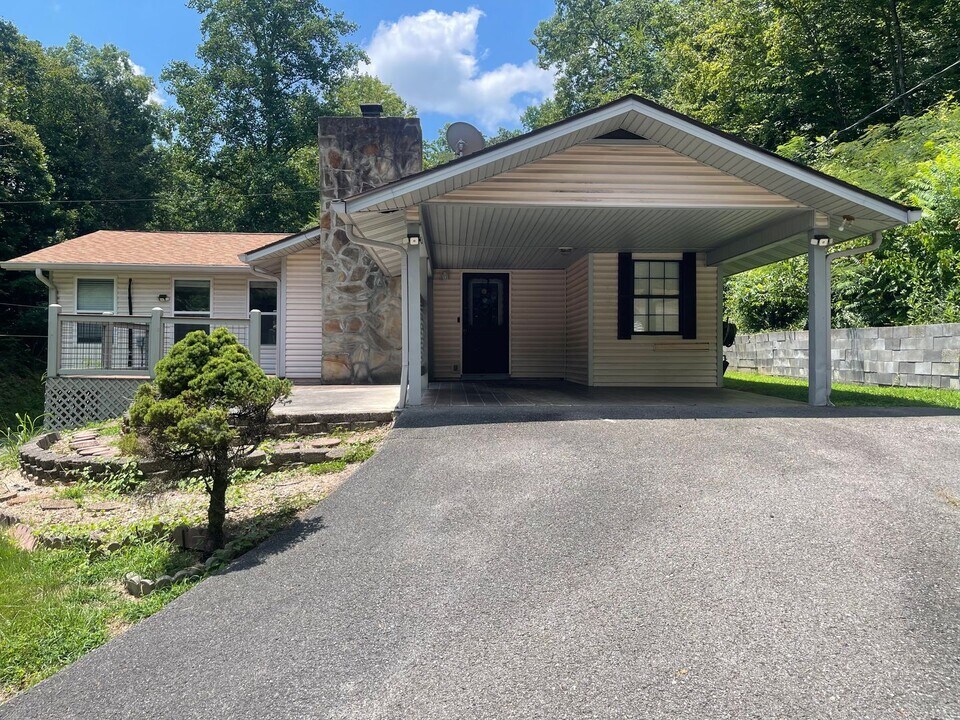 3308 Mr Marshall Dr in Pigeon Forge, TN - Building Photo
