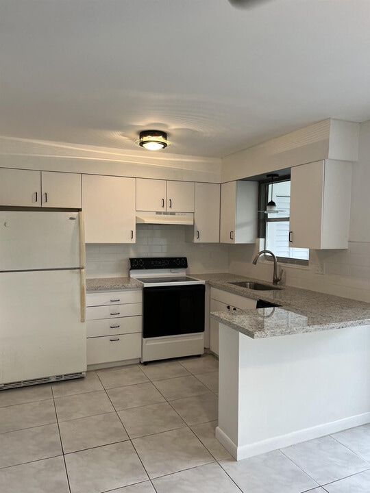 1100 SE 4th Ave in Deerfield Beach, FL - Building Photo