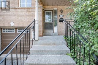 2569 Gill Crescent in Oakville, ON - Building Photo - Building Photo