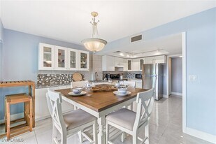 1724 Bald Eagle Dr in Naples, FL - Building Photo