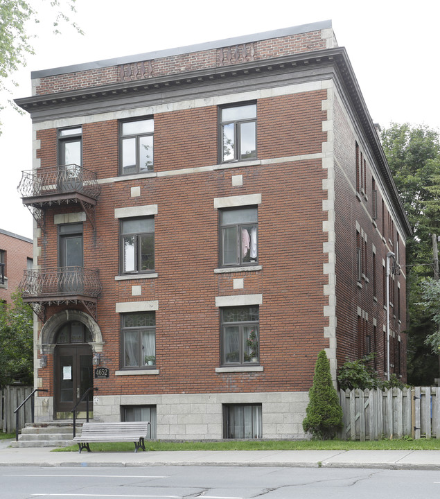 4652 Sherbrooke O in Westmount, QC - Building Photo