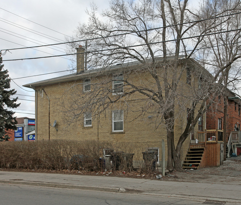 379 Royal York Rd in Toronto, ON - Building Photo