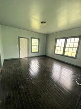 309 E Nelson St in Bowie, TX - Foto de edificio - Building Photo