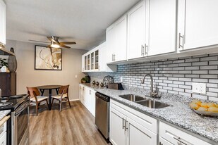 Como Terrace in St. Paul, MN - Building Photo