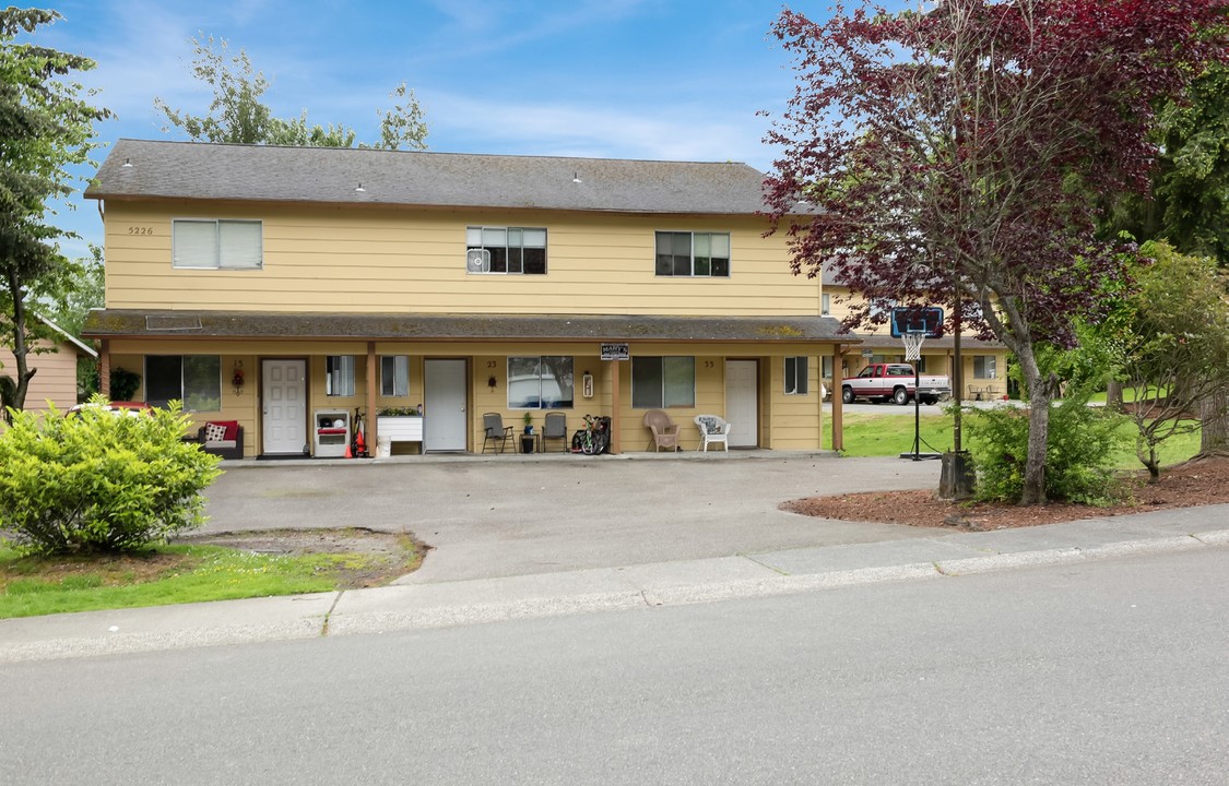 Meadowdale Townhouses in Edmonds, WA - Building Photo