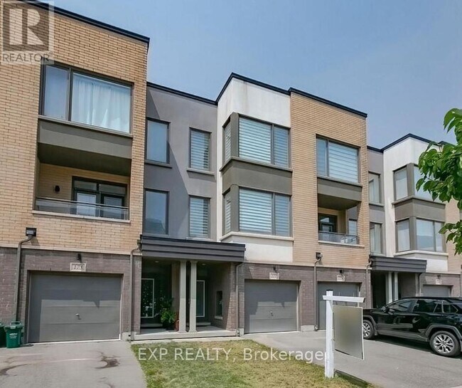 177 Sabina Dr in Oakville, ON - Building Photo - Building Photo