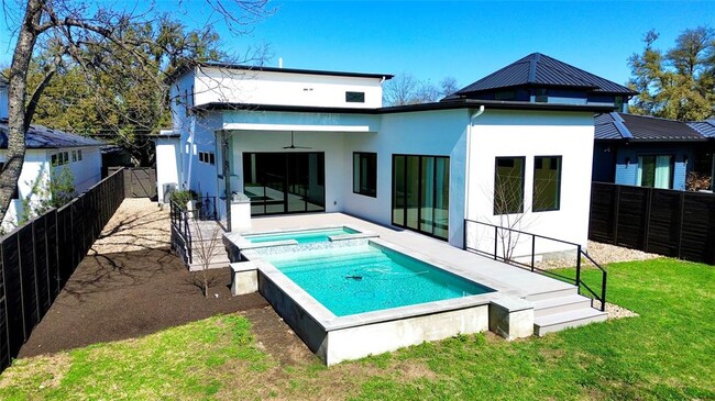 6005 Grover Ave in Austin, TX - Building Photo - Building Photo