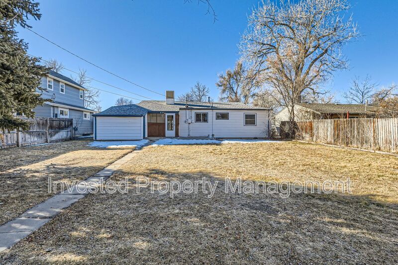 6345 E Minnesota Dr in Denver, CO - Building Photo