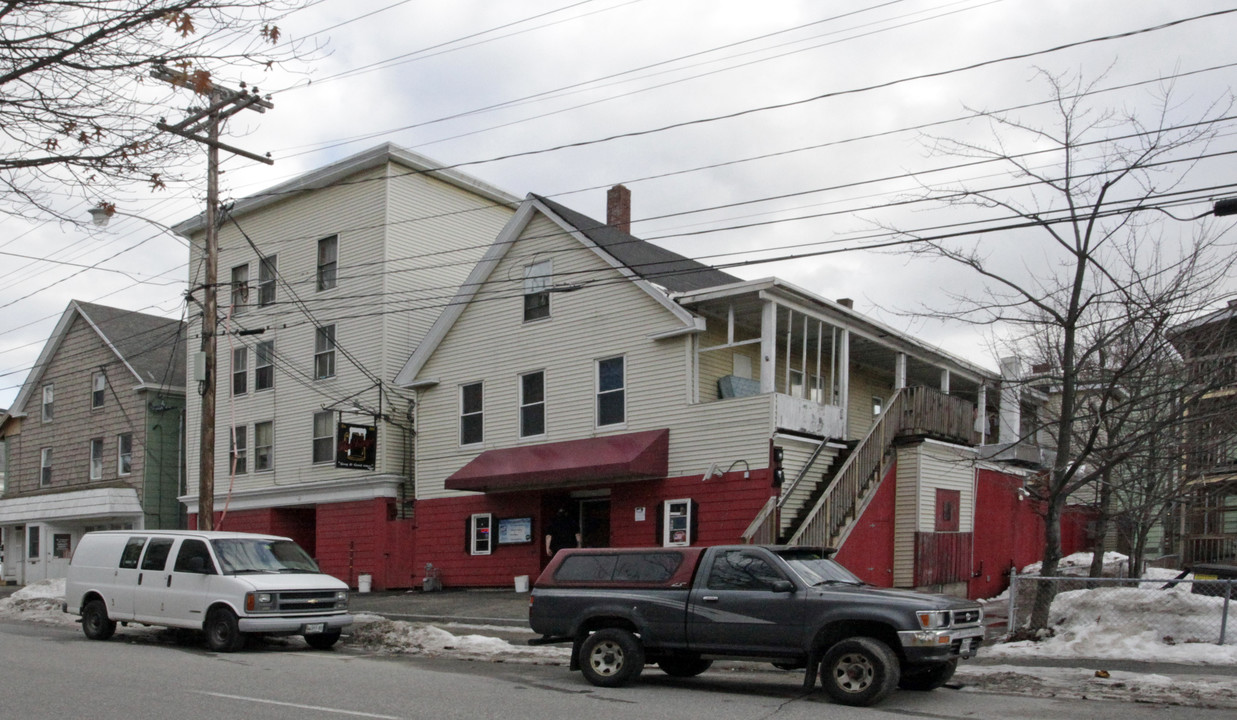 99 Ash St in Lewiston, ME - Foto de edificio