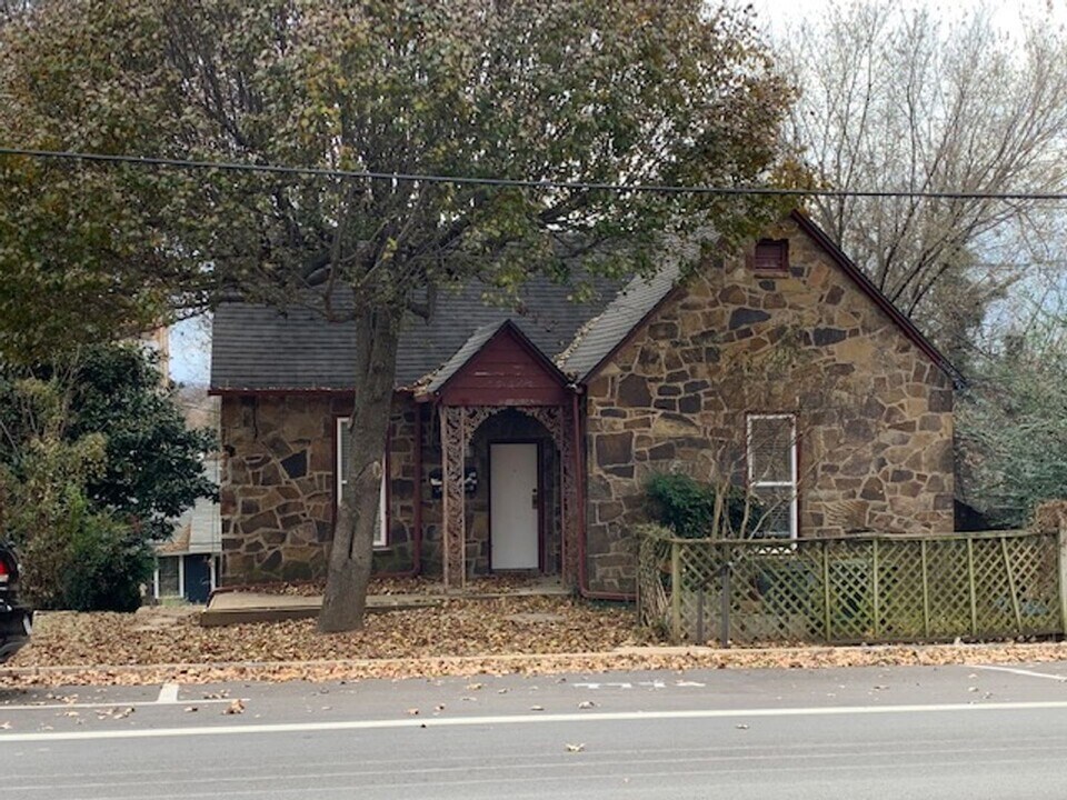 199 W Lafayette St in Fayetteville, AR - Building Photo