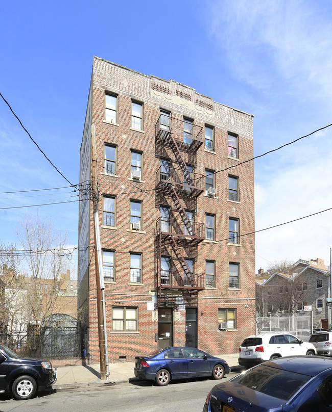 691 E 188th St in Bronx, NY - Building Photo - Building Photo