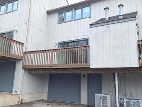 238 Skyview Dr in Cromwell, CT - Building Photo - Building Photo