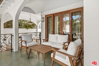 10734 Lindbrook Dr in Los Angeles, CA - Building Photo - Building Photo