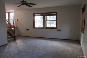 8344 Ellis Rd in Village of Clarkston, MI - Foto de edificio - Building Photo