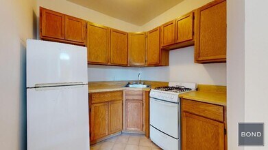 214 First Avenue in Manhattan, NY - Building Photo - Building Photo