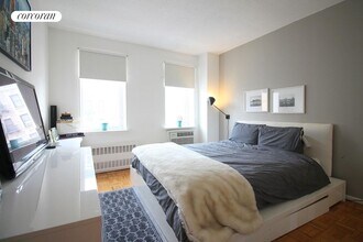 225 8th Ave in New York, NY - Building Photo - Building Photo