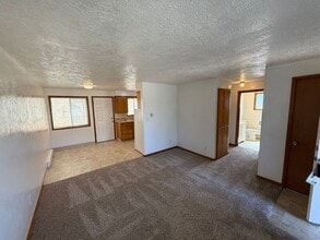 2022 Myrtle Ave NE in Salem, OR - Foto de edificio - Building Photo