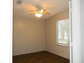 1402 Forestglen Dr in Lewisville, TX - Foto de edificio - Building Photo