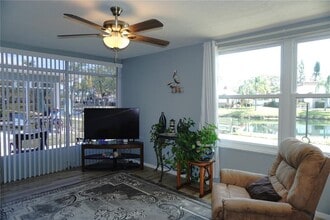 4338 Tahitian Gardens Cir in Holiday, FL - Building Photo - Building Photo