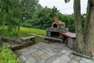 17 Ferry Ln in Westport, CT - Foto de edificio - Building Photo