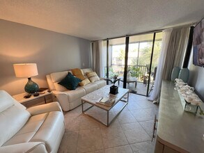 1 E Royal Palm Rd in Boca Raton, FL - Building Photo - Building Photo