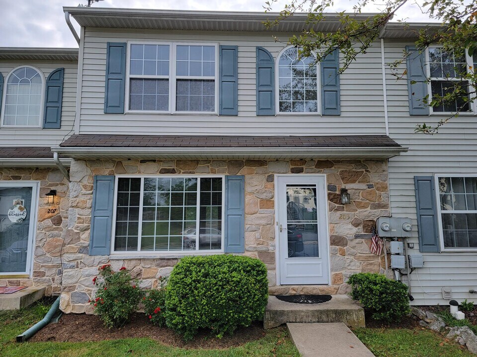 205 Riders Way in Lebanon, PA - Building Photo