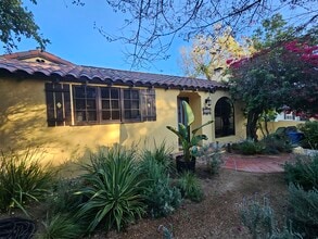 3932 Roderick Rd in Los Angeles, CA - Foto de edificio - Building Photo