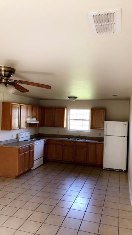 418 W Plum St in Laredo, TX - Building Photo - Building Photo