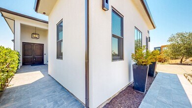 2144 Wedgewood Way in Santa Rosa, CA - Building Photo - Building Photo