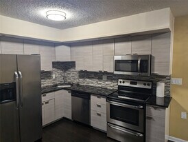 9612 W McNab Rd in Tamarac, FL - Building Photo