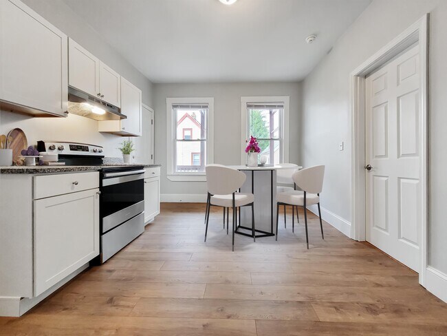 21 Rowell St, Unit 2 in Boston, MA - Building Photo - Building Photo
