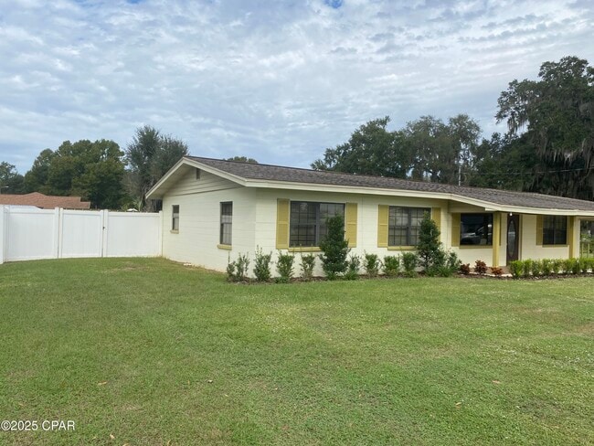 137 N Lake Reedy Blvd in Frostproof, FL - Building Photo - Building Photo