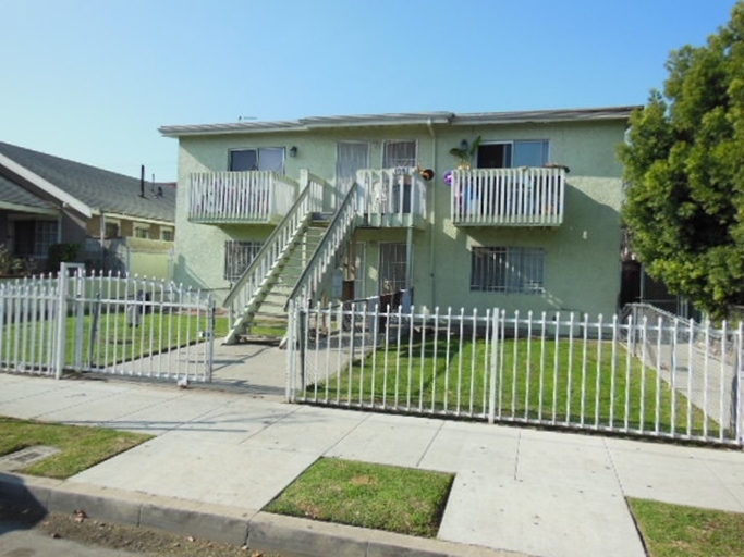 1061 Cerritos Ave in Long Beach, CA - Building Photo