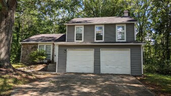 697 Tarkington Rd N in Stone Mountain, GA - Building Photo