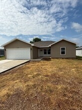 1300 Evergreen Ave in Hollister, MO - Foto de edificio - Building Photo