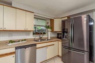 1748 Colmar Dr in Holiday, FL - Foto de edificio - Building Photo