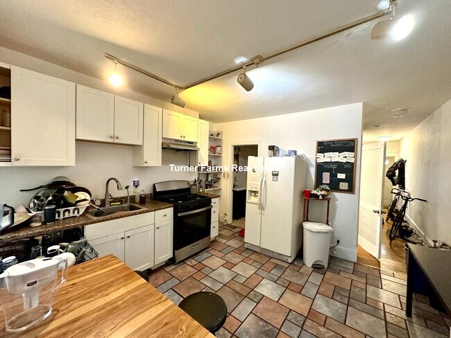 8 Sewall St, Unit 1 in Boston, MA - Foto de edificio - Building Photo